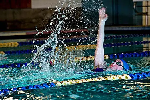 美女,仰泳,游泳池