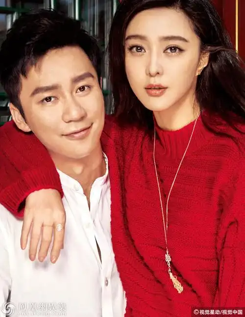 范冰冰李晨情侣档拍广告 四合院里手牵手