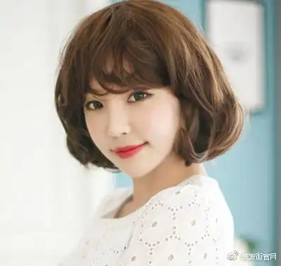 方脸女明星发型图片推荐!方脸女生适合什么短发?方脸女生适合的刘海