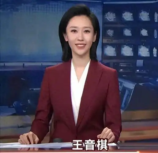 震惊首位90后新闻联播主播王音棋一笑翻车已缺席5天