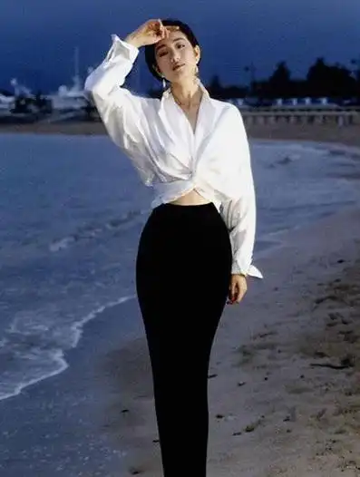 事实证明,出席法国总统国宴的巩俐,已经走上了另一条大道