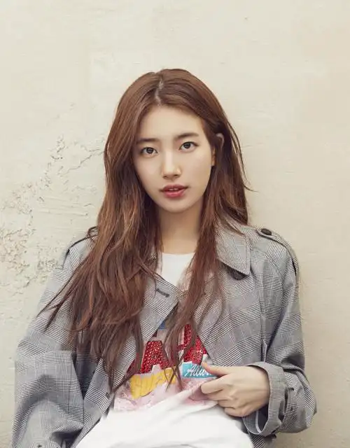 p>裴秀智(         /bae suzy),1994年10月10日生于韩国光州广域市