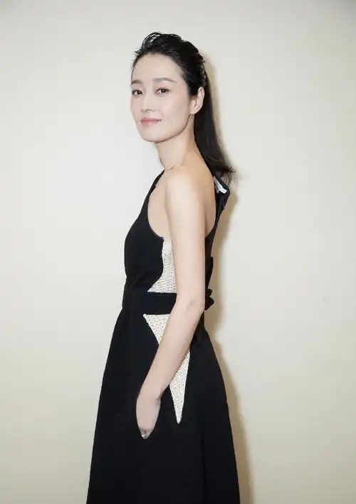 为了演保姆留长发从没见过这么美的马伊琍图