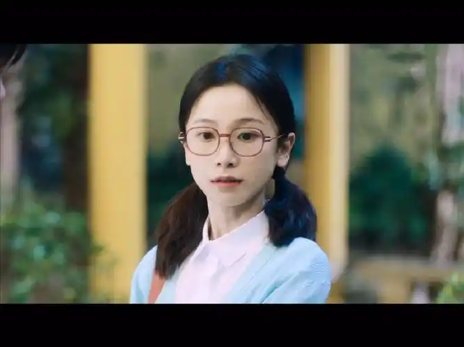 四年了姜梓新还是那个明玉小可爱