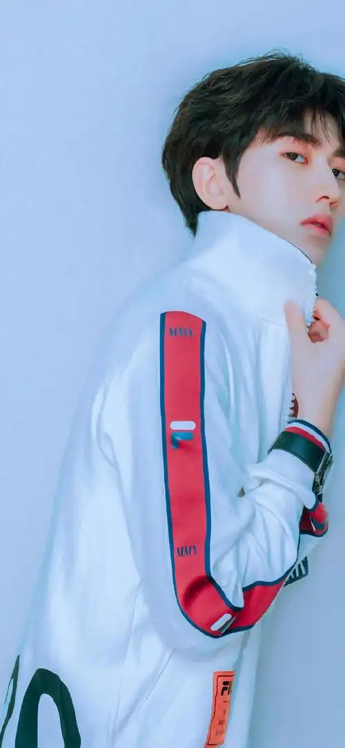 时尚明星蔡徐坤帅气全屏壁纸