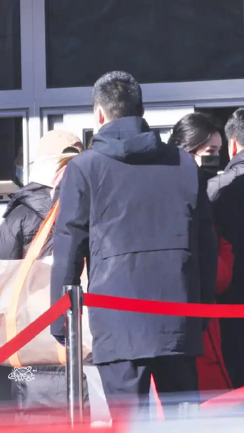 杨幂大象包#    杨幂春晚第二次联排路透!  背的大象包包好可爱!