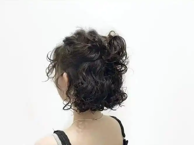 "泡面卷短发"插图3