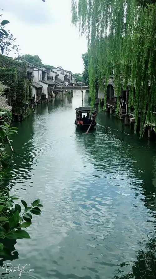 小桥流水人家,古道西风瘦马,夕阳西下,断肠人在天涯