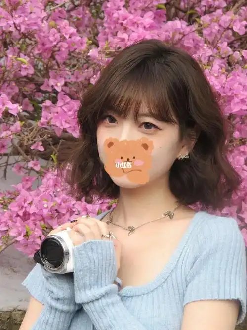 女生短发法式烫发蛋卷头,头发蓬松显发量.