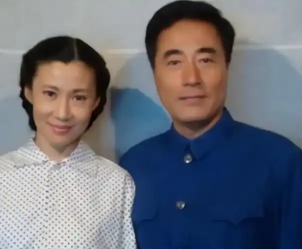 回顾国家一级演员杨立新娶平凡妻子恩爱39年唯儿子让他有烦恼