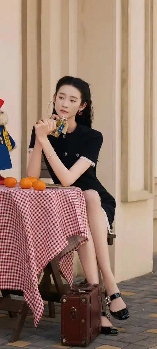 张艺凡一米八的大长腿