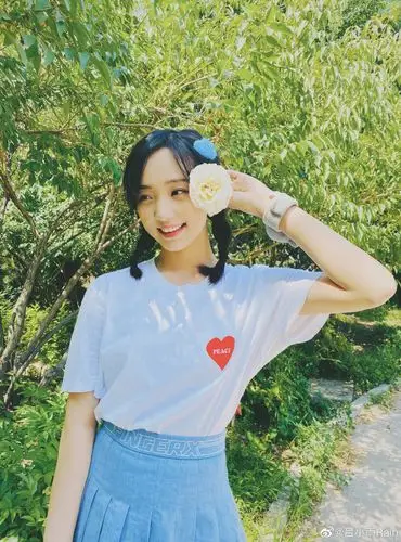 可爱美女演员吕小雨迷人写真美照_高清图集_新浪网