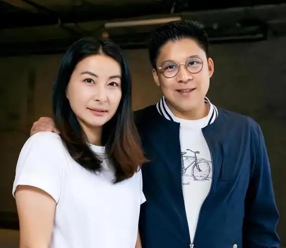 郭晶晶老公官路恒通,霍启刚:多亏了我的"冠军"媳妇