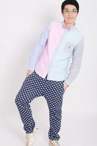 p data-id="gnbxhvgv6y">霍小雷(主持名:毛毛虫)1981年9月30日出生于