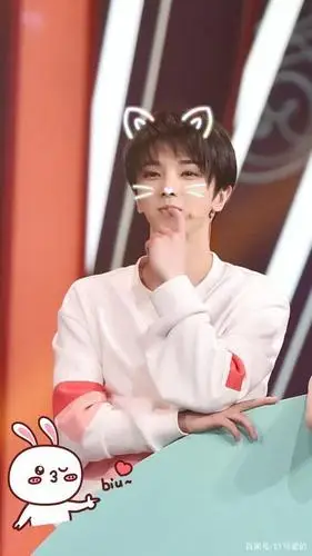 华晨宇笑起来真好看