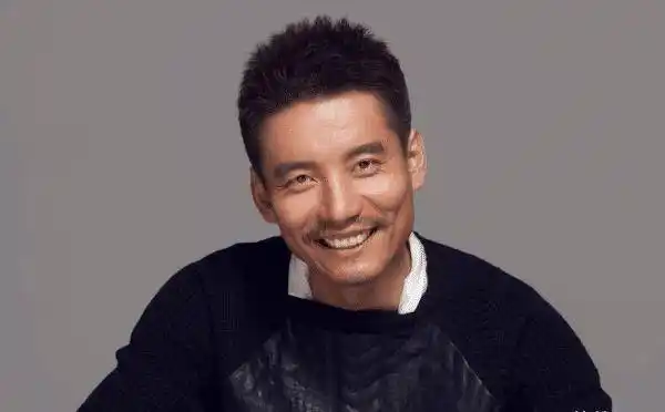 70后男演员杨皓宇,作为一个专业的演员来说,真的很有魅力_时候_特点