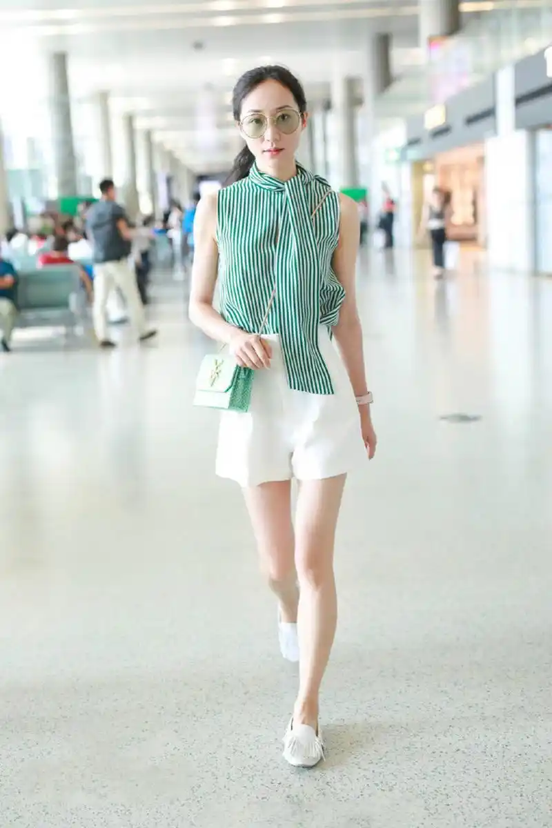 韩雪和江疏影贡献了一组短裤时尚大片,品品看哪一款是你的菜?