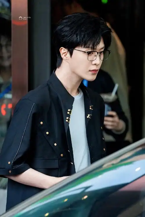 范丞丞黑框镜##范丞丞请把眼镜焊脸上