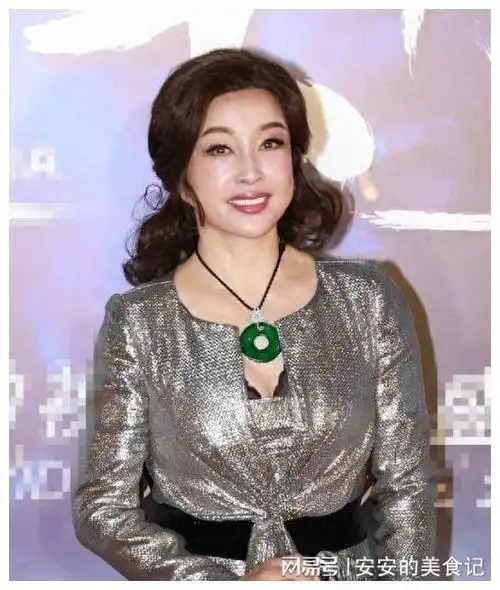 "风流老妖精"刘晓庆:70岁仍被宠成小公主,堪称人生赢家