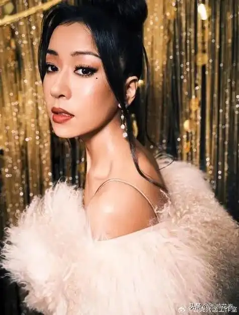 吉克隽逸——中国内地彝族流行乐女歌手