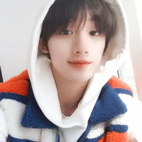 丁程鑫超话#丁程鑫砍价实力终究是藏不住了#丁程鑫全黑造型超级酷,发