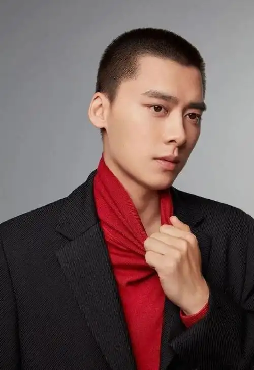 不剪寸头不知道一剪吓一跳明星的寸头你更喜欢哪一个