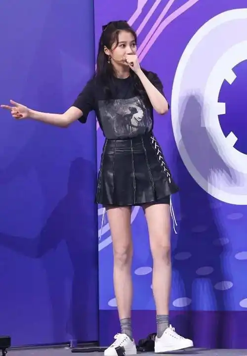 关晓彤坐实"关大壮"称呼,穿运动衣配包臀裙,只看上身像120斤_身材