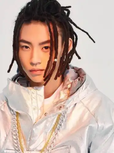 小鬼王琳凯的中分新发型你们能get到吗