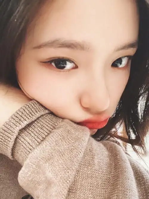 林允时尚靓丽自拍图片