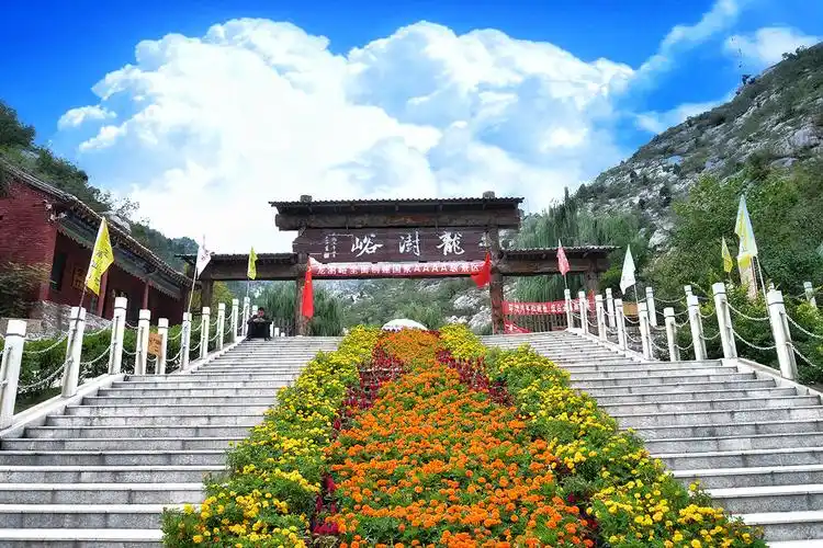 龙澍峪旅游景区位于襄汾县襄陵镇黄崖村西,吕梁山支脉姑射山麓中,距