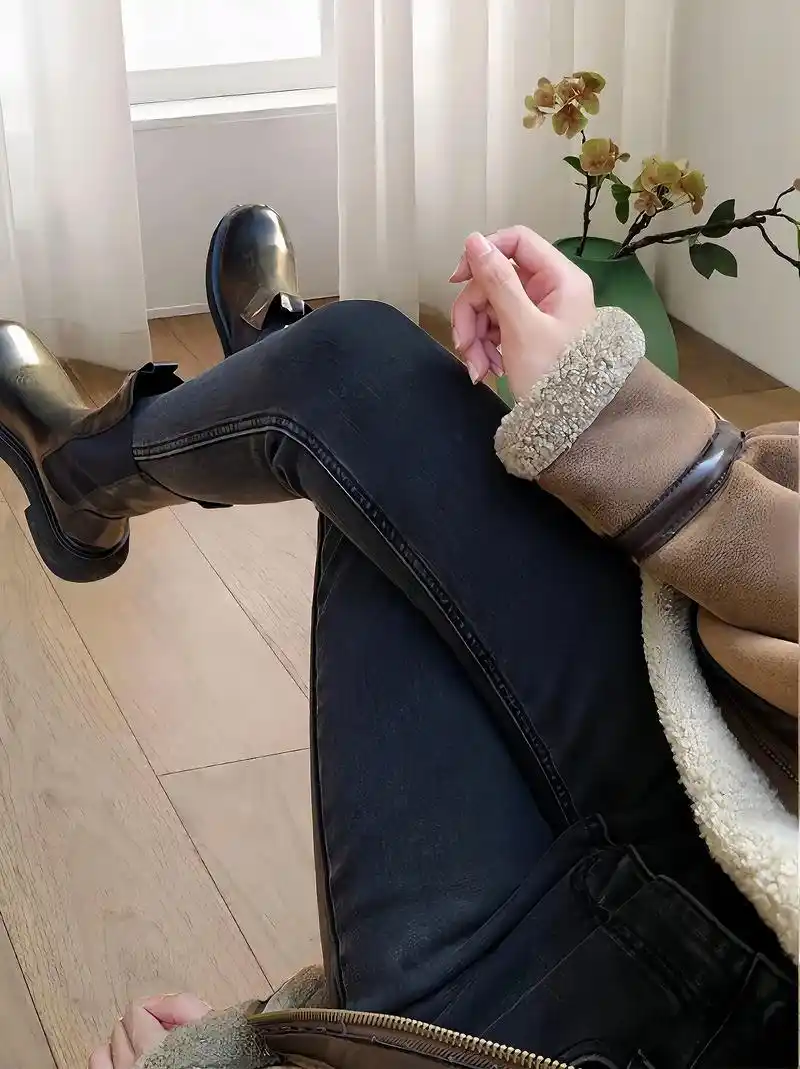 姐妹们～这条烟灰色铅笔裤上身真的绝 - 抖音