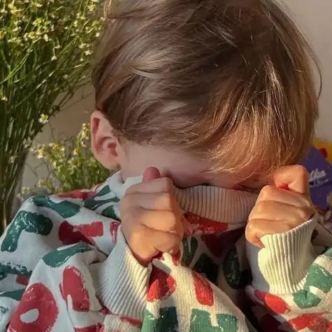 小孩拽裤子头像 小孩头像图片大全 -【爱个性】