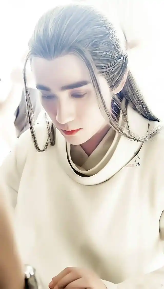 几位男明星的白衣古装造型,林更新,朱一龙上榜,最后一位最惊艳