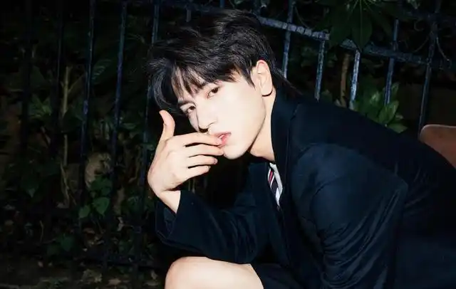 颜值似乎成为了"硬通货",最近就有网友发了起了投票,并总结了90后版"