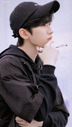 微博@1998年的白日焰火蔡徐坤