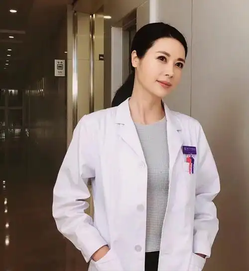 对此,邓英自己倒是看得很淡,红不红的她不在乎,她只在意能不能做自己