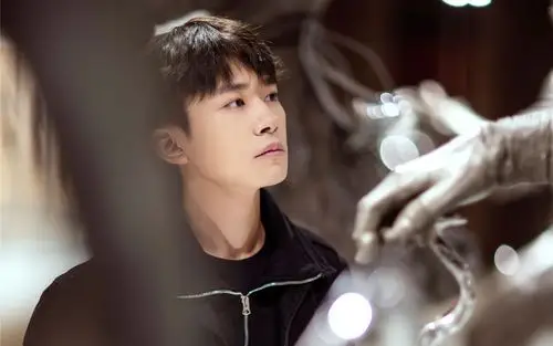 飒爽少年易烊千玺帅气图片桌面壁纸