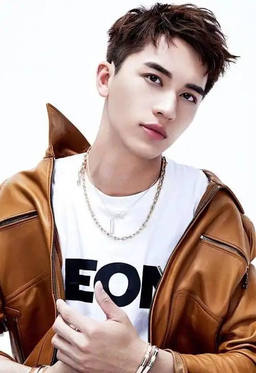 许魏洲 杂志拍摄帅帅哒