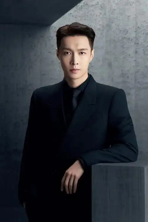 张艺兴 1991年10月7日出生于湖南省长沙市,中国内地流行乐男歌手,影视