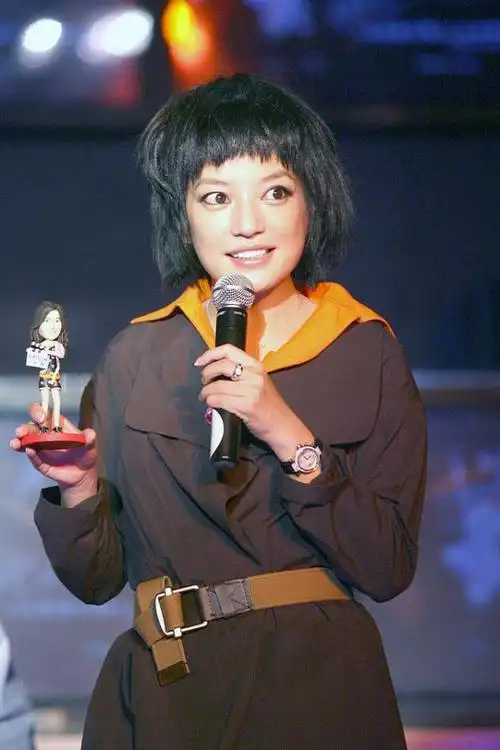 赵薇的短发造型一般人别学了看着没气质还有点接地气