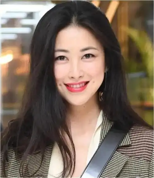 艺人身世显赫4位女星出身名门不惧潜规则娱乐圈难挡其光芒