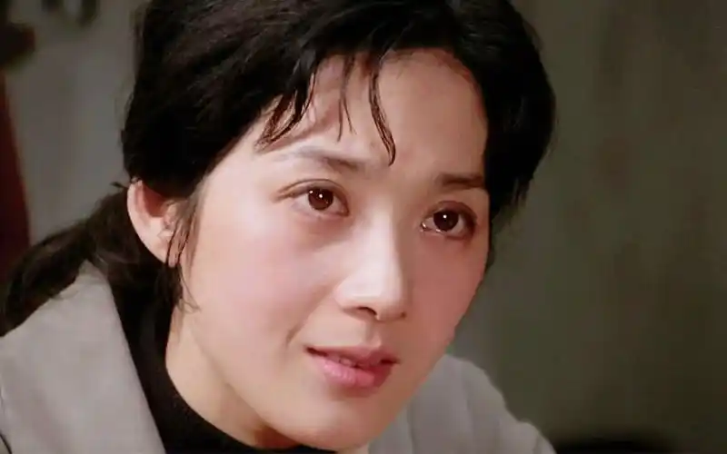 听一首《年轻的朋友来相会》,领略【龚雪】绝美面容,这也太美了