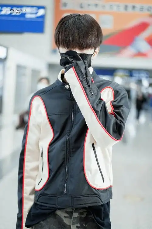 范丞丞机场顺毛造型