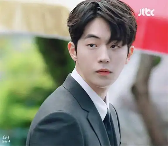 南柱赫穿西装真的好帅