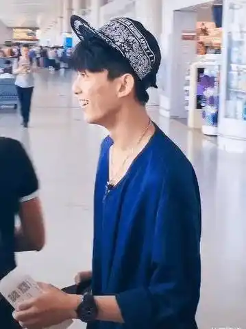 原创吴磊穿大码连体衣太帅气全网都在好奇他想上厕所怎么办