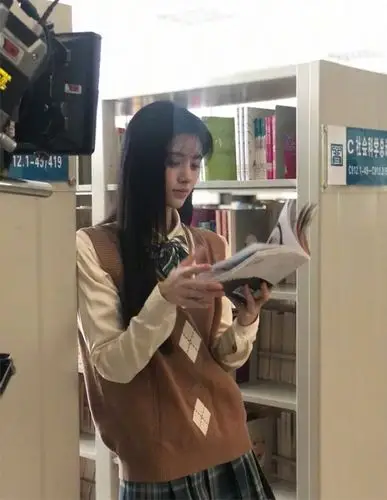 鞠婧祎学生照流出穿上校服后确定是校花级颜值