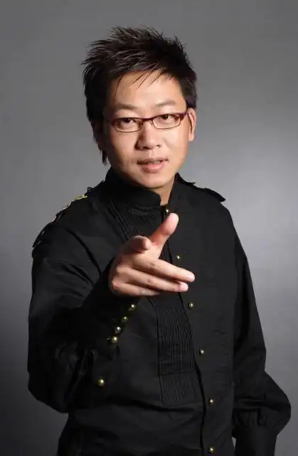 八卦曾经是央视著名主持人因摔耳机不满节目规则现如今活成了这样