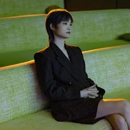 她可真好看呀李宇春70贾樟柯访谈图