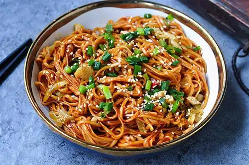 想吃正宗的葱油拌面只能去上海真未必快手配方地道风味