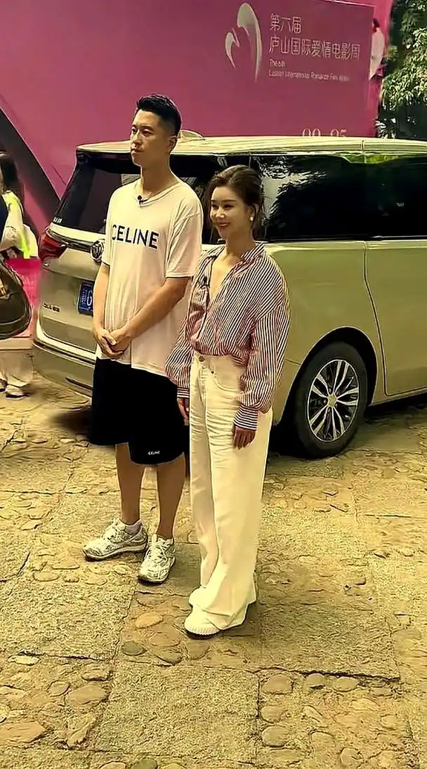 王雷李小萌:身高差是萌,但真没必要矮化妻子吧?